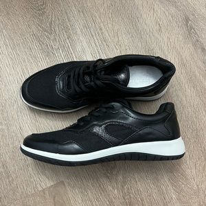 BRAND NEW Luca Ferri shoes - Size 9